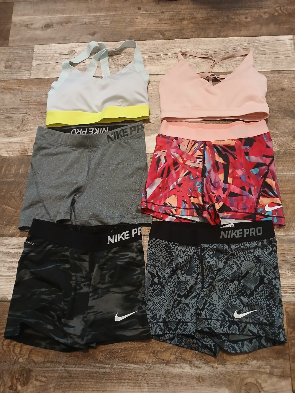 Women's NiKE Spandex SHORTS & SPORTS BRA